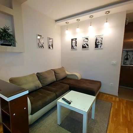 Apartment Oasis Belgrado Exterior foto